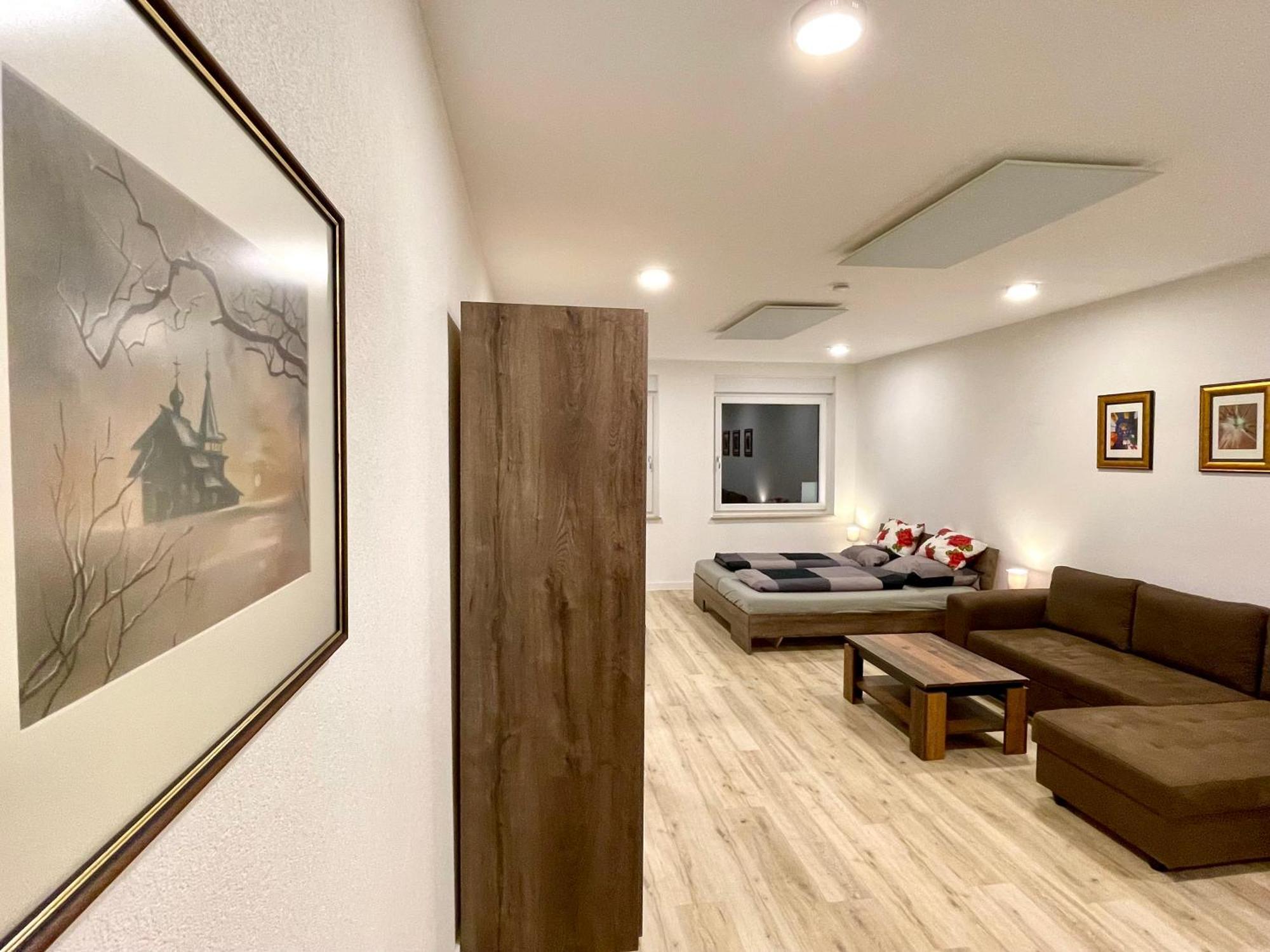 Neu Grosse Einzimmerwohnung Im Zentrum Goldstadt Pforzheim Schloessle Exterior foto