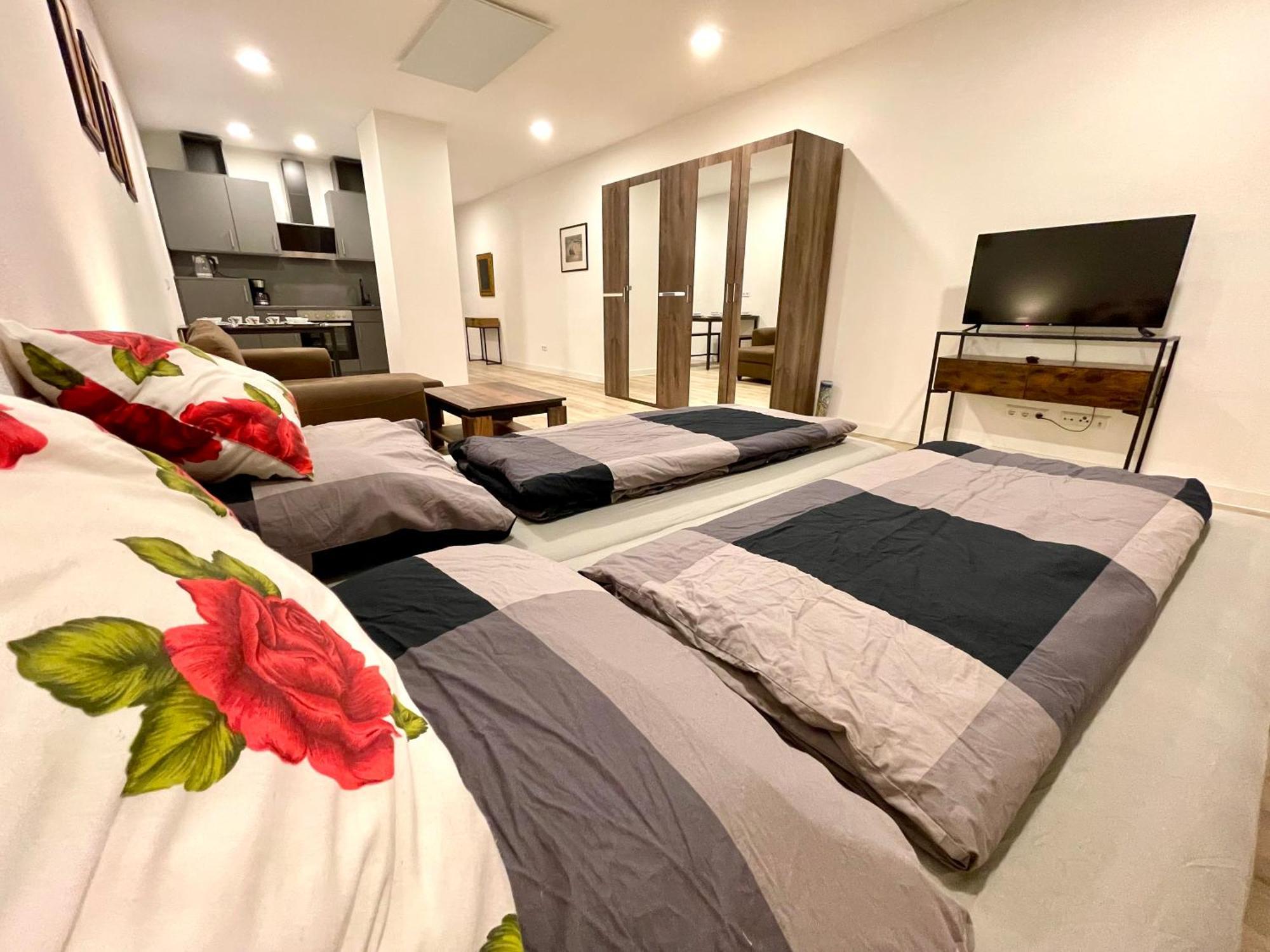 Neu Grosse Einzimmerwohnung Im Zentrum Goldstadt Pforzheim Schloessle Exterior foto