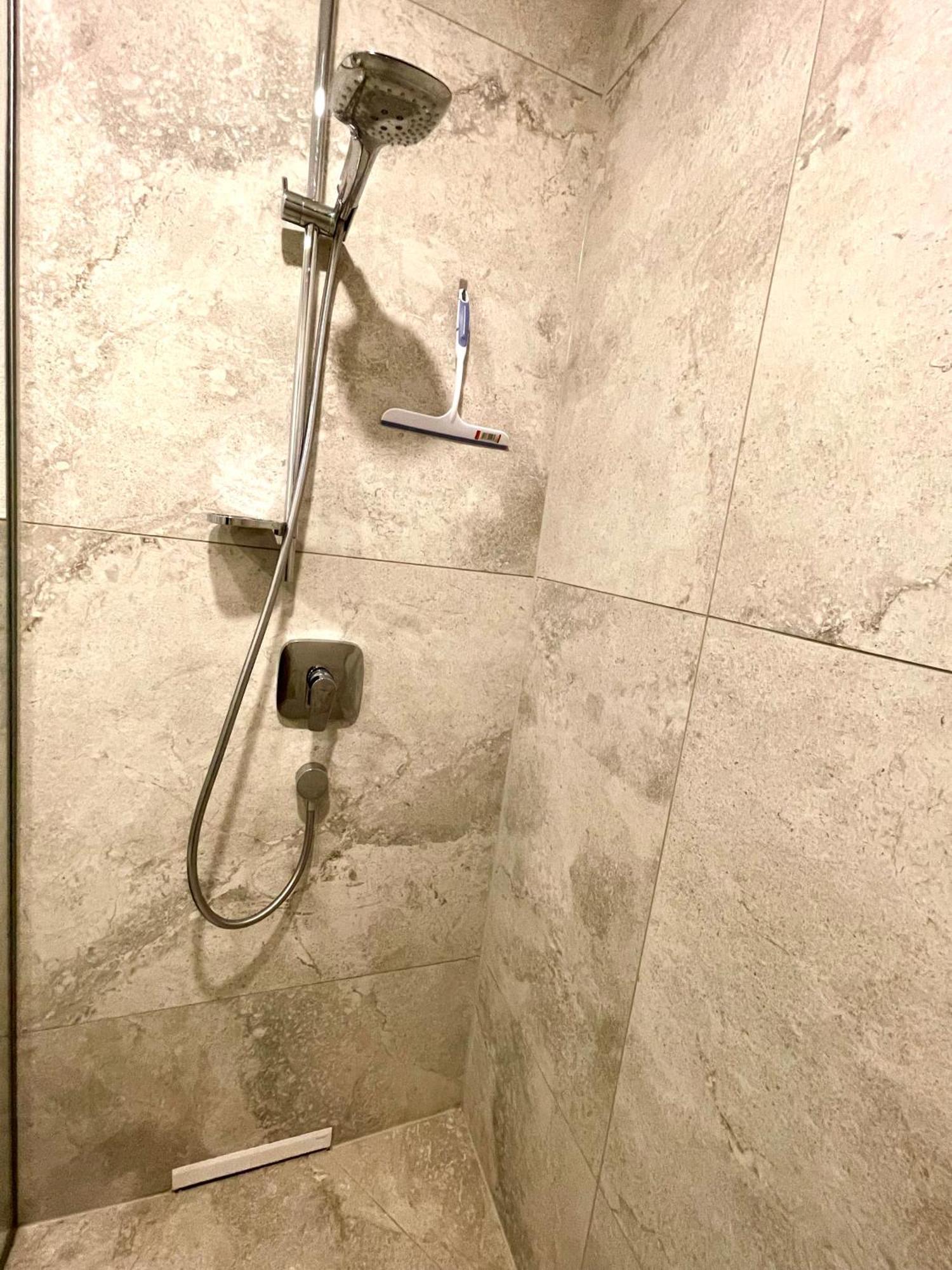 Neu Grosse Einzimmerwohnung Im Zentrum Goldstadt Pforzheim Schloessle Exterior foto